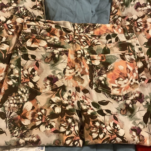 Floral jeans - Picture 3 of 4